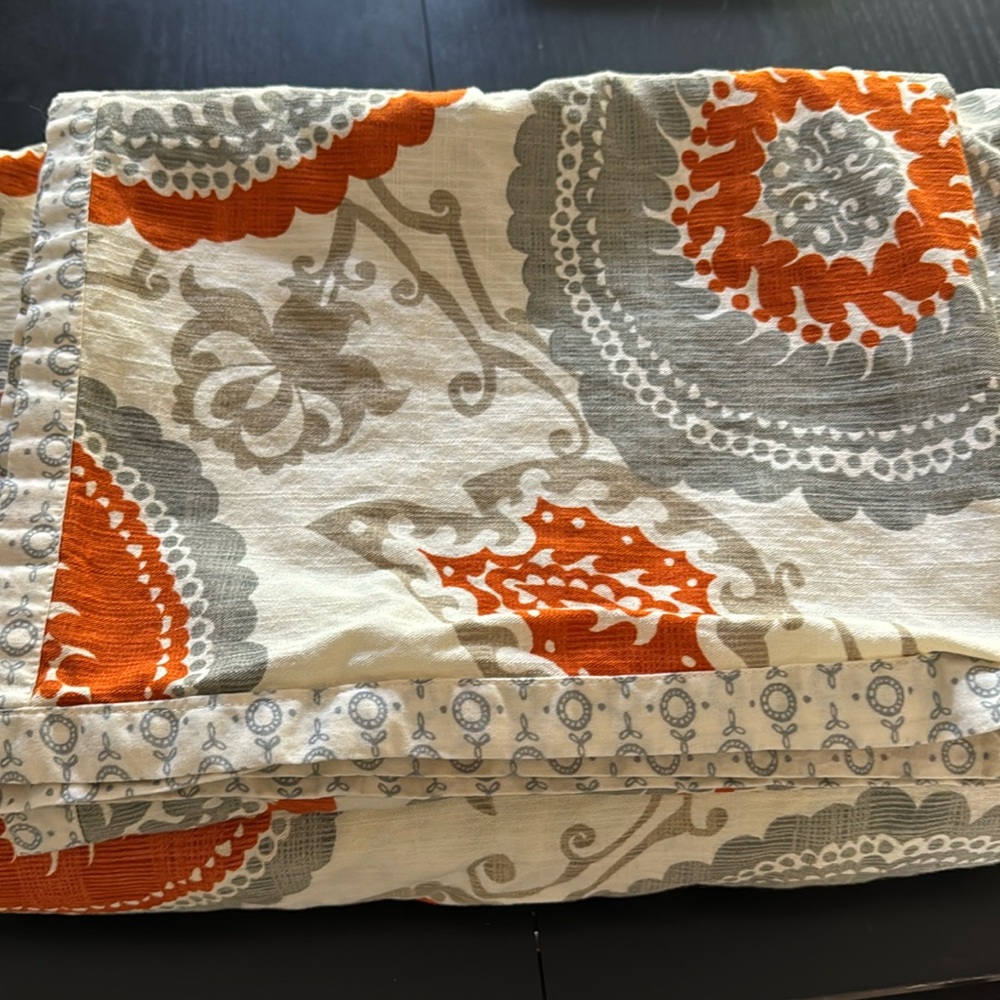 Thresholds Queen duvet set